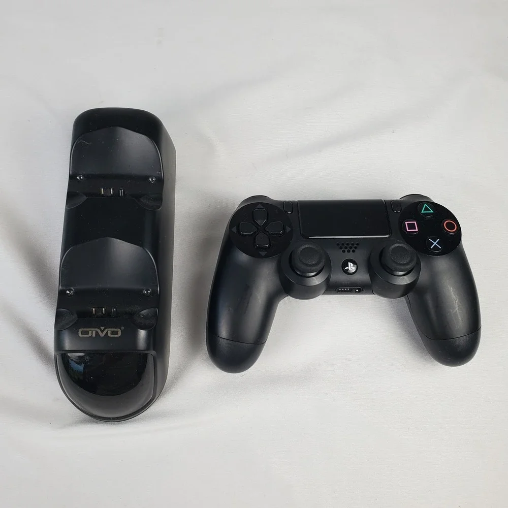 Sony DualShock 4 Wireless PS4 Controller Black w/ OIVO 2 Controller Charge Dock